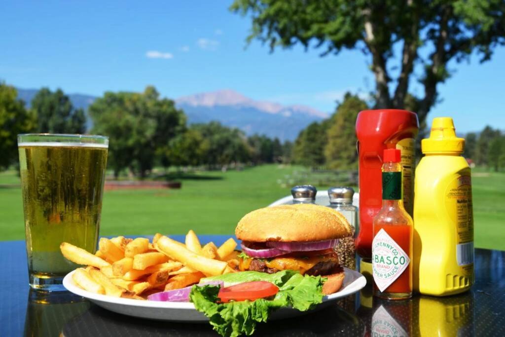 Charming Remodeled Golf Course Area Home Colorado Springs Exterior photo